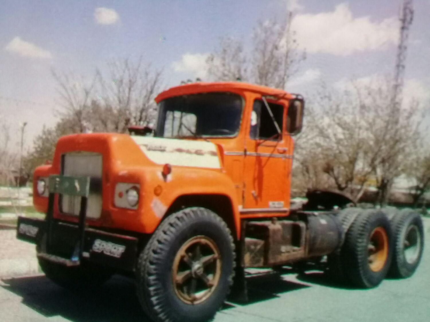 کامیون کشنده ماک مدل سال ۱۹۷۴کد th-mc-0032
